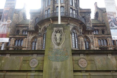 Main Gate of Glasgow University