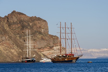Tour boats, Korfos harbour, Thirasia, Santorini