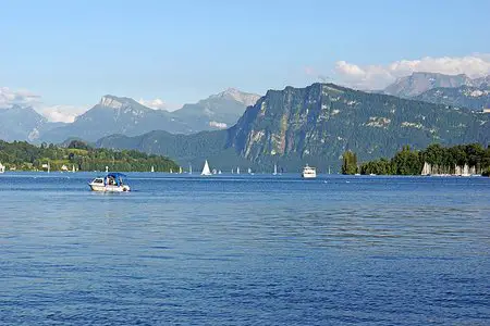 Walk around Lake Lucerne