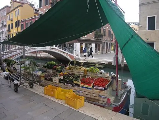 Floating market on Rio de San Barnaba